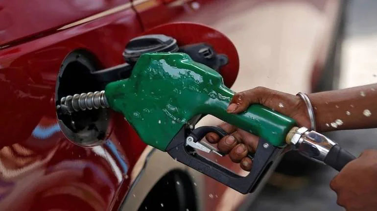 27 मार्च को तेल कंपनियों ने पेट्रोल-डीजल के दाम अपडेट कर दिए