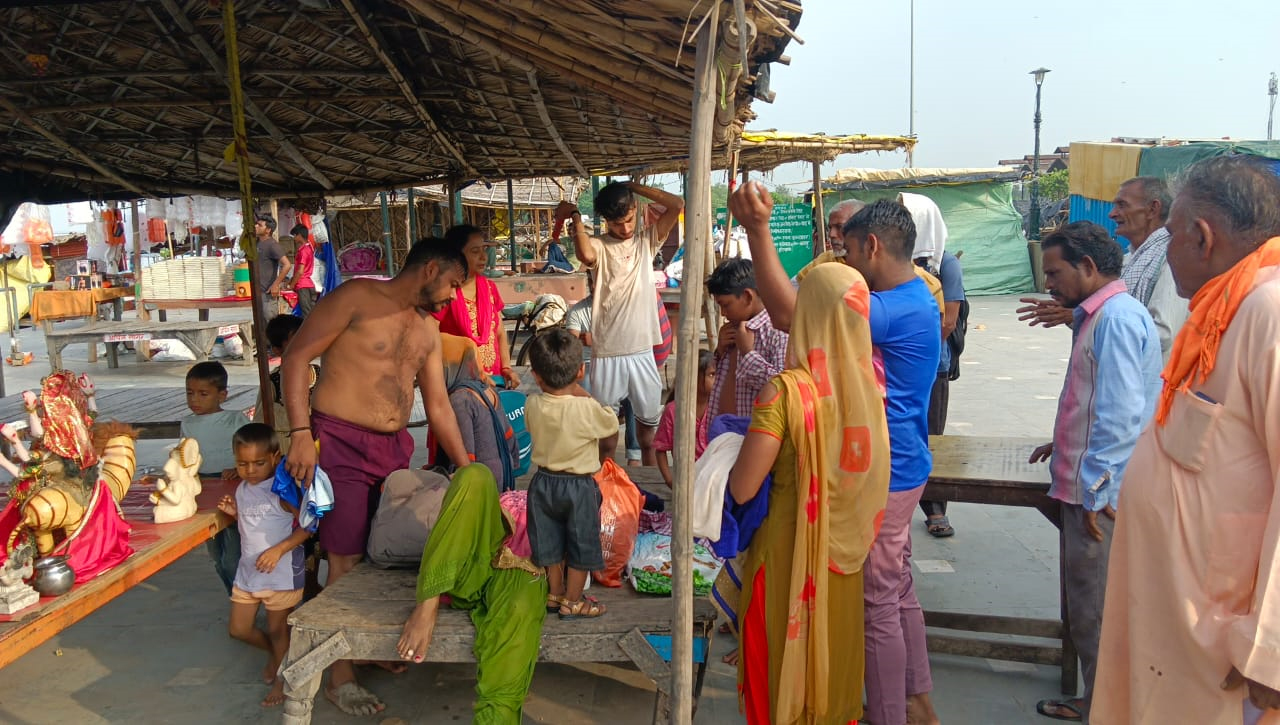  गंगा में डूब रहे श्रद्धालुओं को नागरिकों ने बचाया