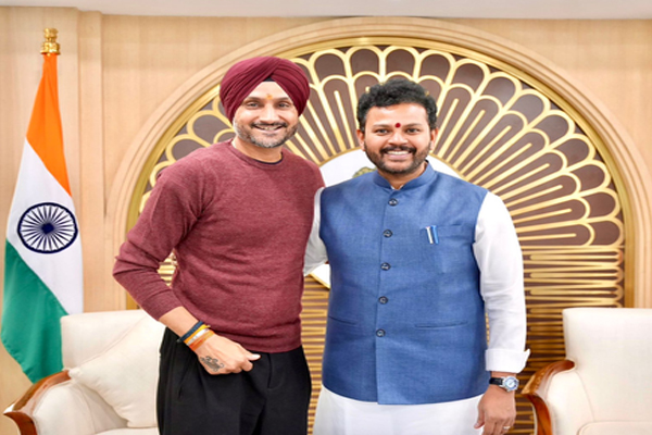  हरभजन सिंह ने केंद्रीय मंत्री के. राम मोहन नायडू से की मुलाकात, अमृतसर एयरपोर्ट के विस्तार की मांग की