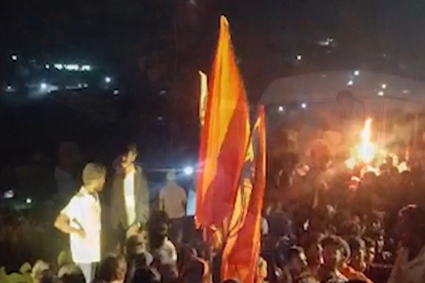  शिवाजी महाराज की जयंती पर शिवनेर किले में भारी भीड़ से टूटी रेलिंग, भगदड़ के कारण कई लोग घायल